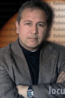 Rubén González